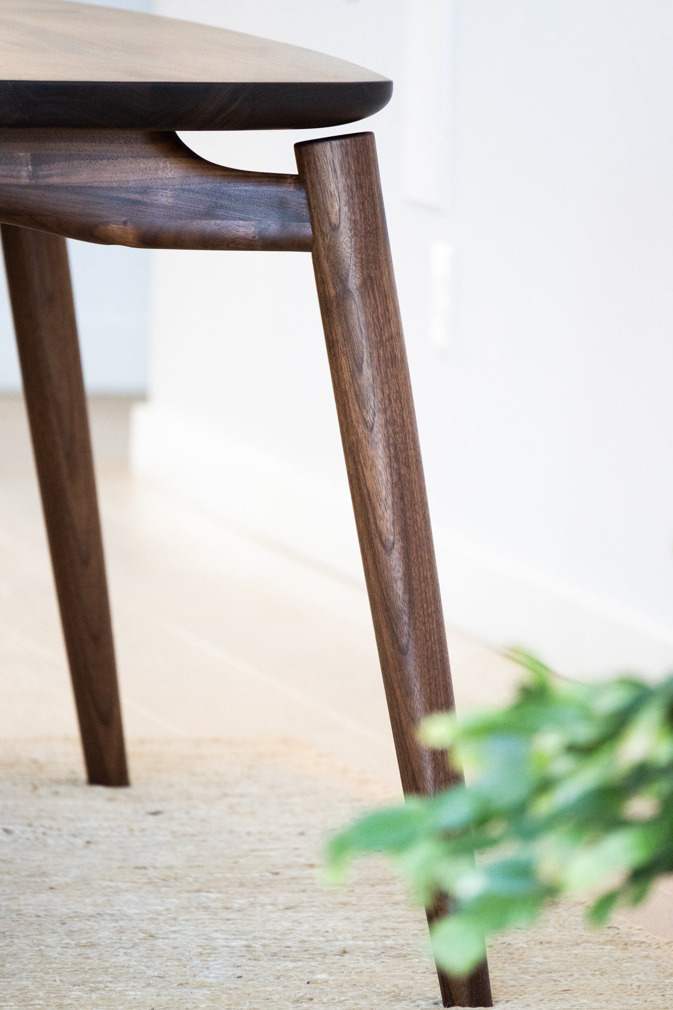 Fjoon Dining Table