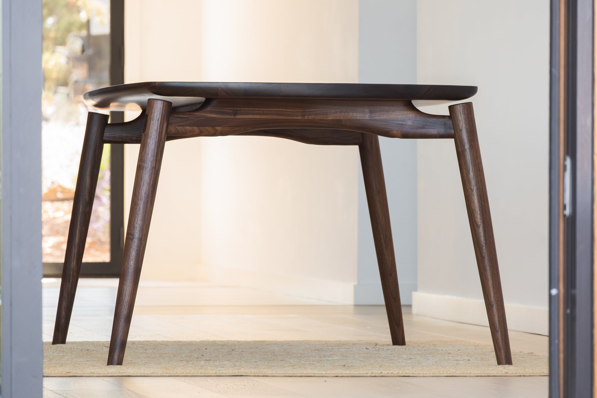 Fjoon Dining Table