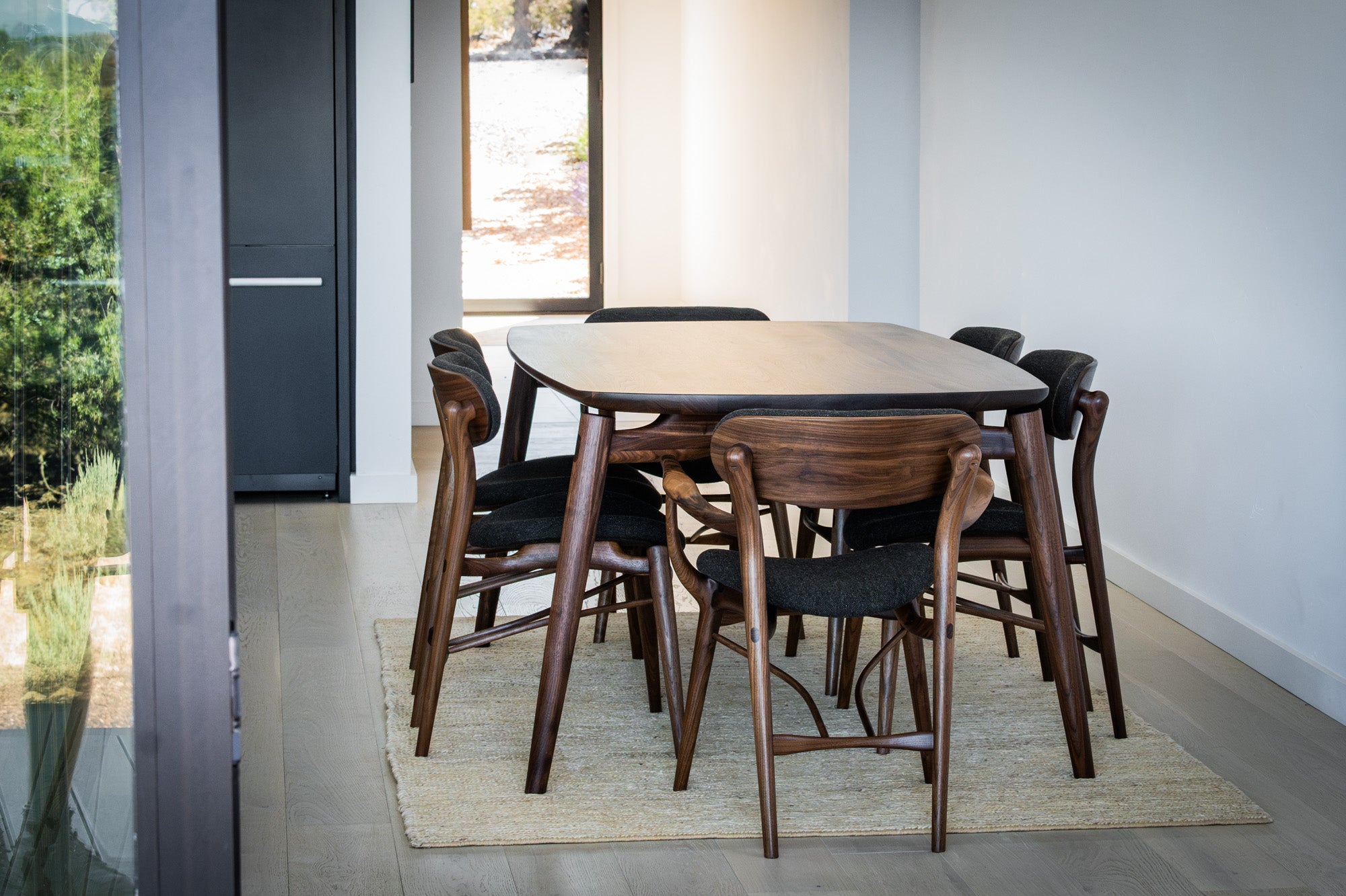 Fjoon Dining Table