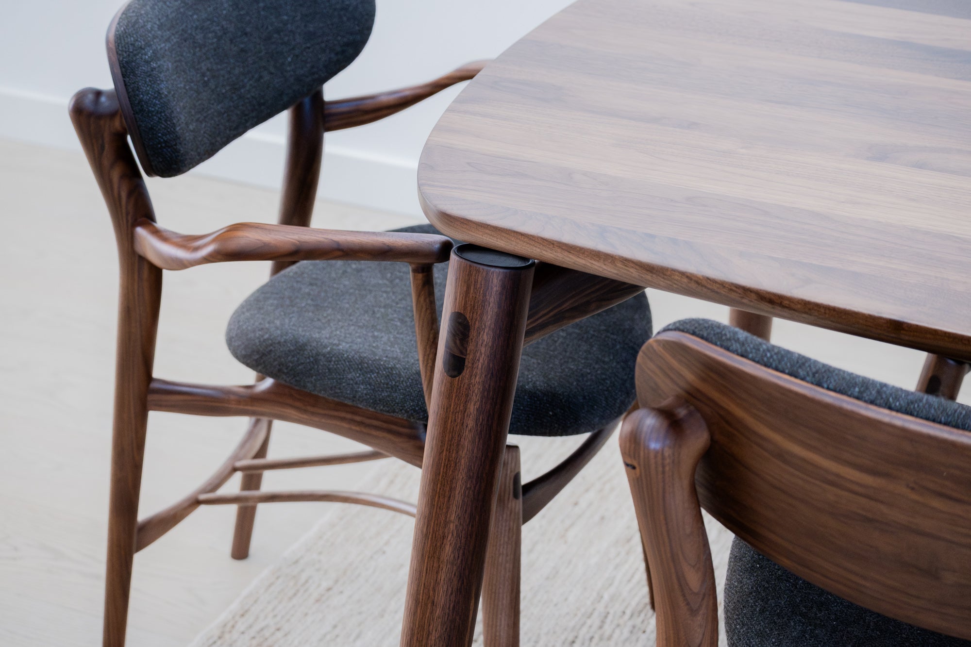 Fjoon Dining Table