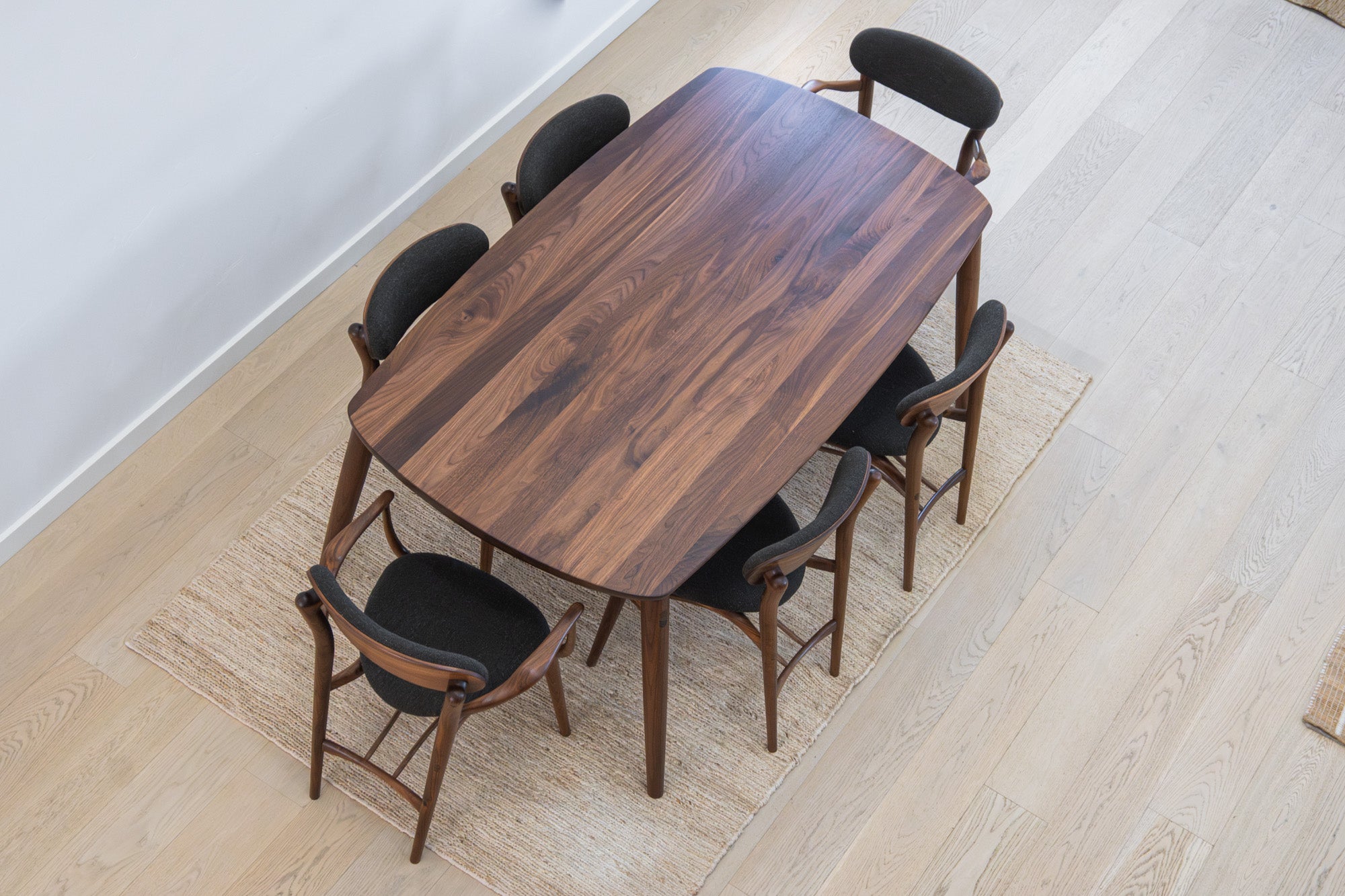 Fjoon Dining Table