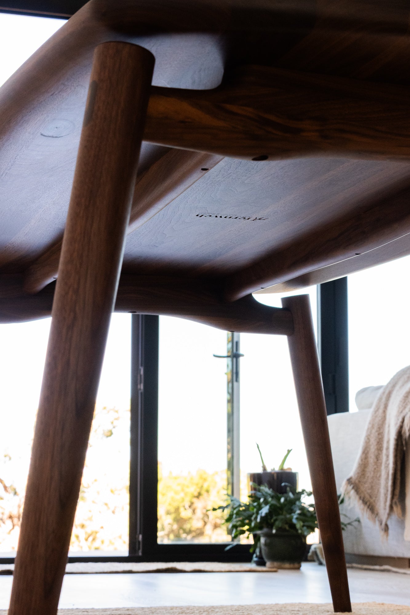 Fjoon Dining Table