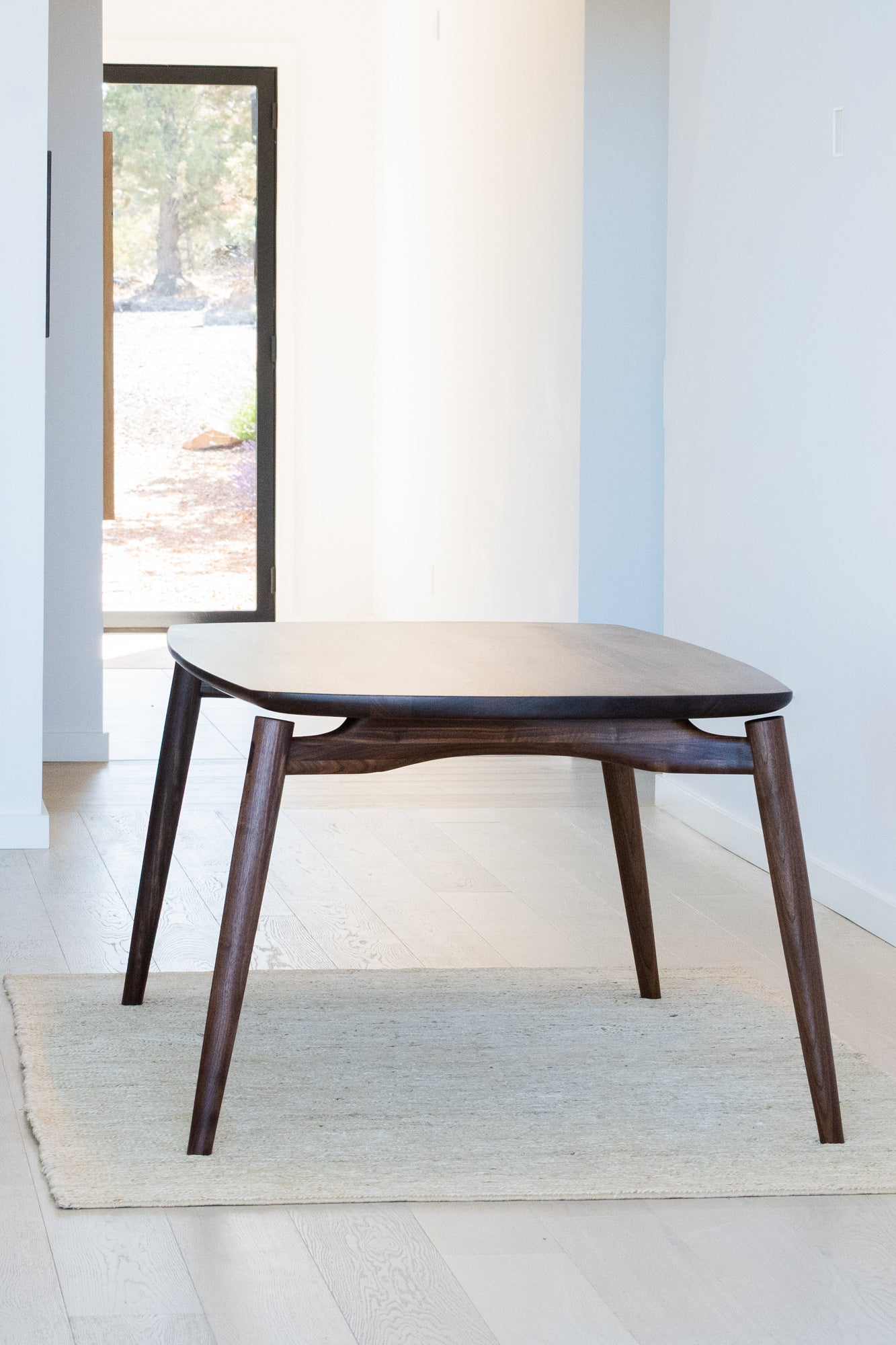 Fjoon Dining Table