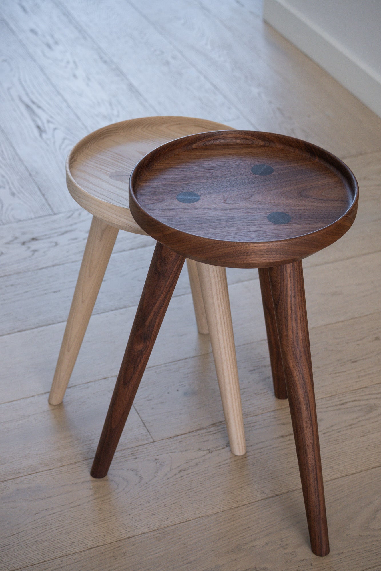 サイドテーブル・ナイトテーブル・ローテーブル teak fin side table  by alain van havre geometric side table– CiteNYC